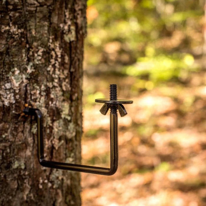 The Browning Economy Tree Mount easily attaches to trees and other wooden surfaces providing a stable platform for your trail cameras
