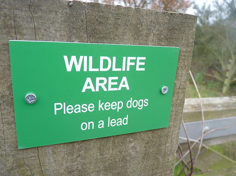 Wildlife Area - Please keep dogs on a lead sign